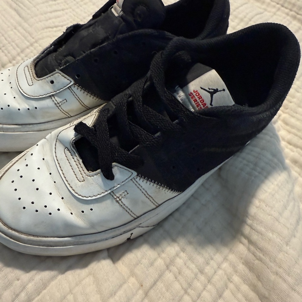 Jordan Men's Black and White Sneakers